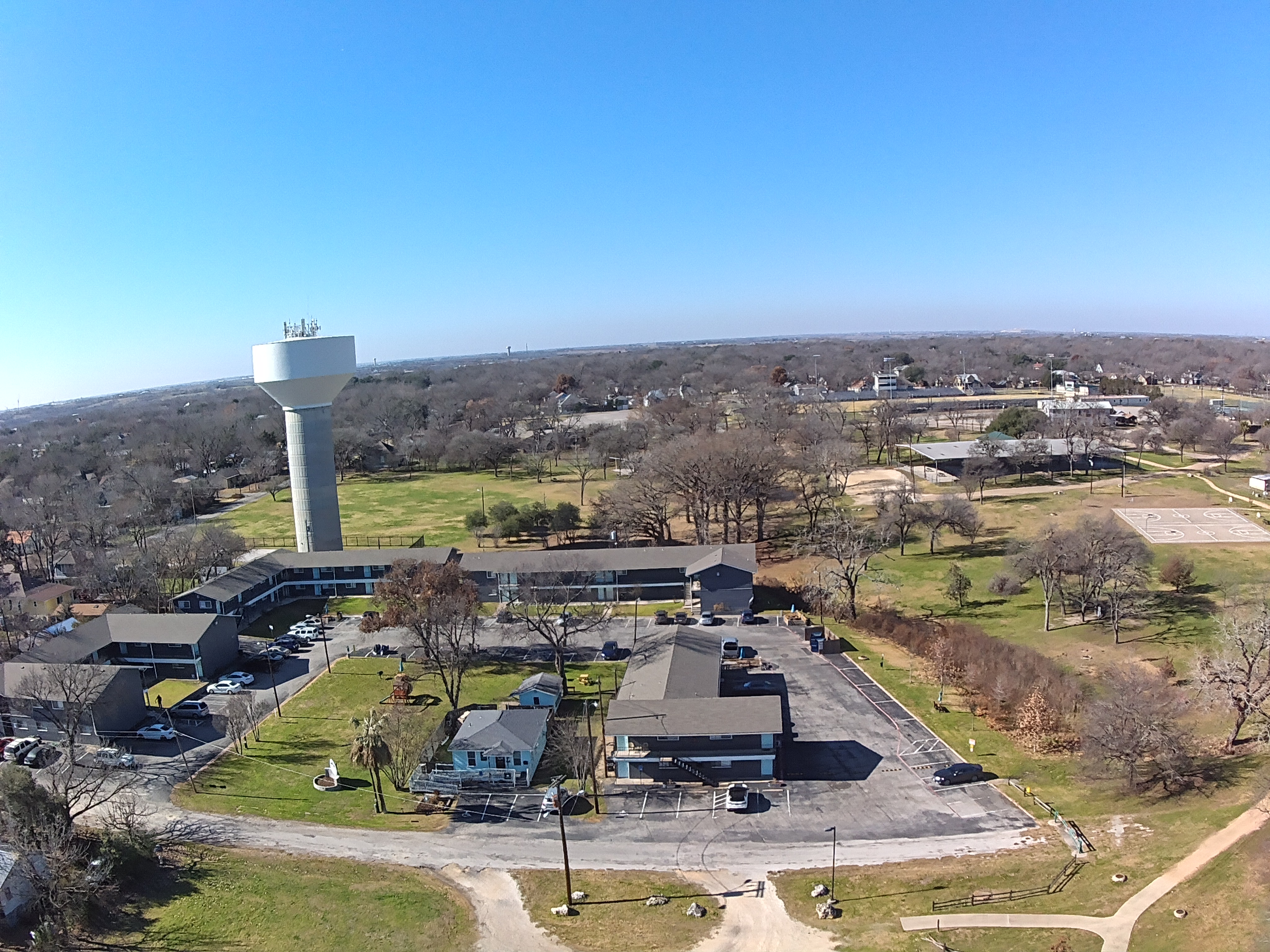 Aerial view of Lakeside Apartments